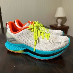 Saucony women’s Endorphin shift